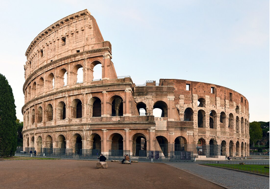 The monumental amphitheater: explore the architecture and history of the Colosseum
