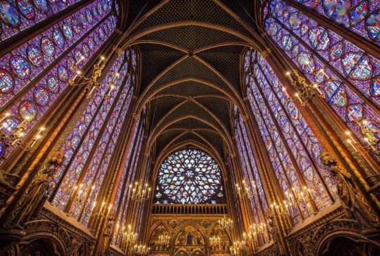 The Dual Soul of Glass in Architecture: From Stained Glass Mystery to Transparent Modernism